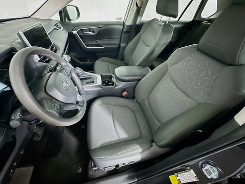 Used 2025 Toyota RAV4 XLE FWD image 13