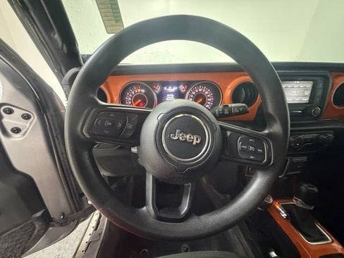Used 2018 Jeep Wrangler Unlimited Sport AWD/4WD image 16