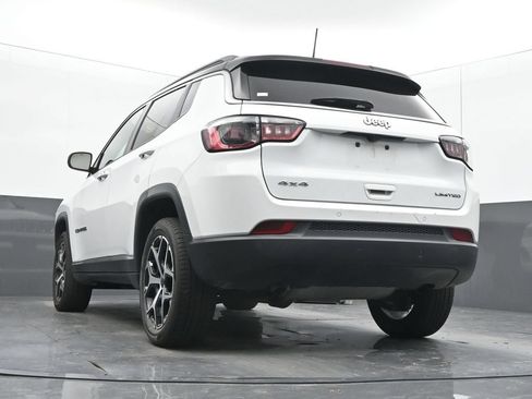 Used 2025 Jeep Compass Limited AWD/4WD image 30