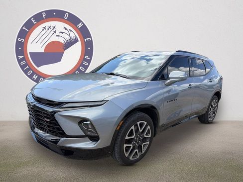 Used 2023 Chevrolet Blazer RS w/ Driver Confidence II Package AWD/4WD image 3