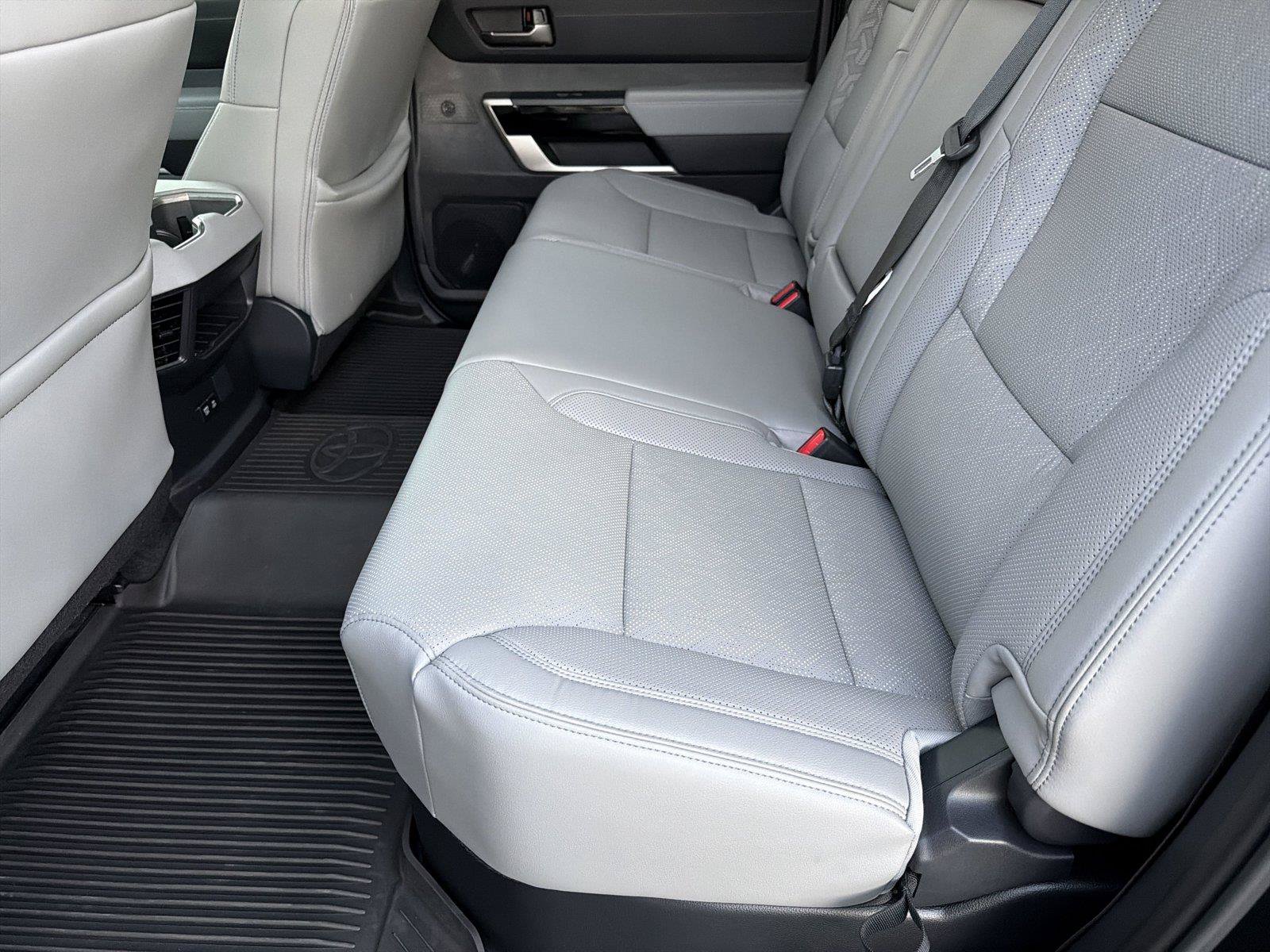 Used 2025 Toyota Tundra Limited AWD/4WD image 19