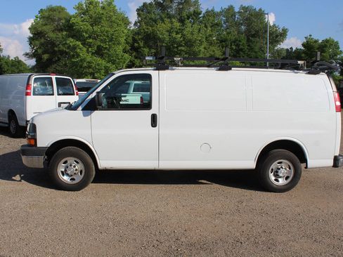Used 2015 Chevrolet Express 3500 RWD image 8