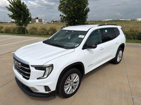 Used 2026 GMC Acadia Elevation w/ Elevation Premium Package FWD image 8