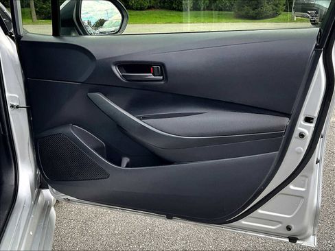 Used 2022 Toyota Corolla LE image 12