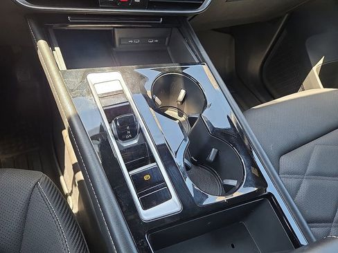 Used 2024 Volkswagen Atlas Cross Sport SE FWD image 30