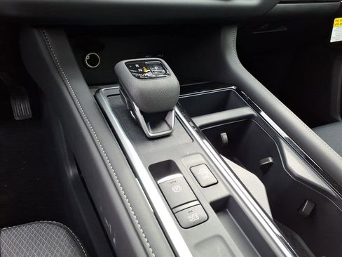 New 2026 Nissan Pathfinder SV image 9