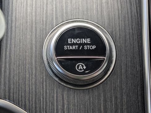 Used 2025 Mercedes-Benz GLC 300 4MATIC image 14