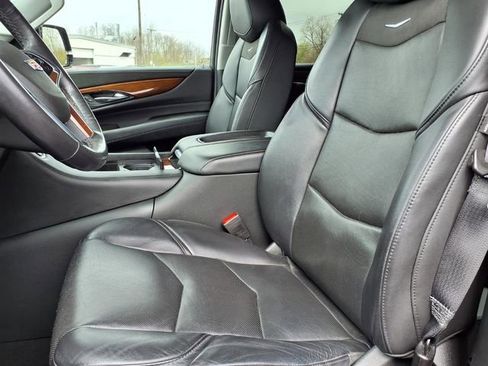 Used 2020 Cadillac Escalade Luxury AWD/4WD image 3