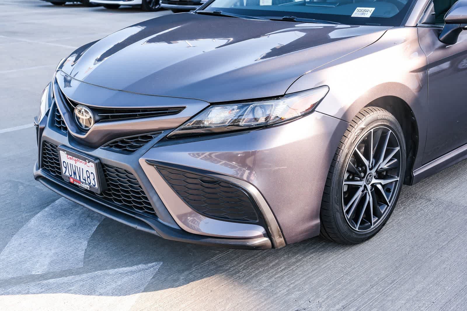 Used 2022 Toyota Camry SE FWD image 11