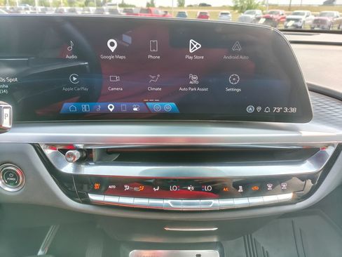 Used 2024 Cadillac Lyriq Luxury AWD/4WD image 30
