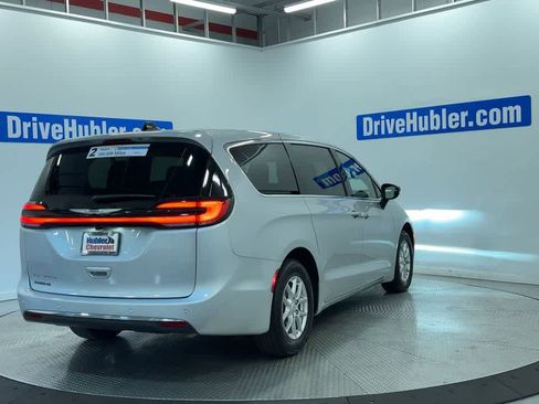 Used 2026 Chrysler Pacifica Select FWD image 2