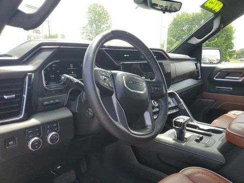 Used 2025 GMC Sierra 1500 Denali Ultimate AWD/4WD image 8