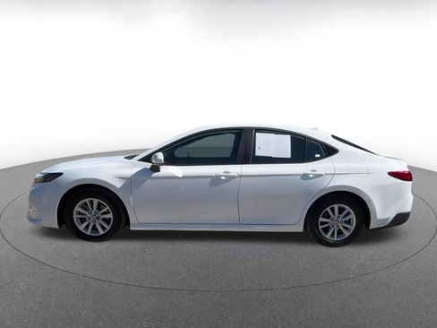 Used 2025 Toyota Camry LE image 9