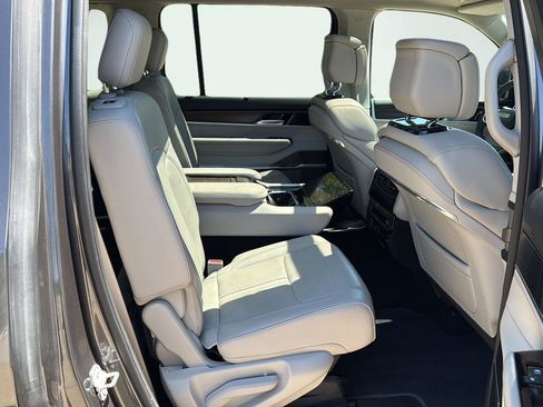 Used 2023 Jeep Grand Wagoneer 4WD image 28