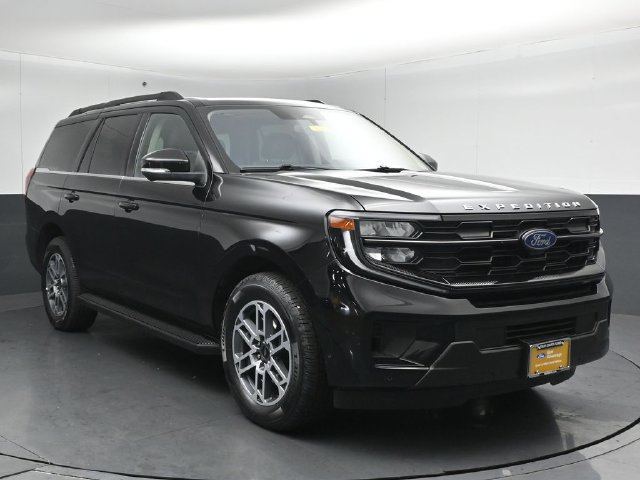 Certified 2025 Ford Expedition Active AWD/4WD image 1