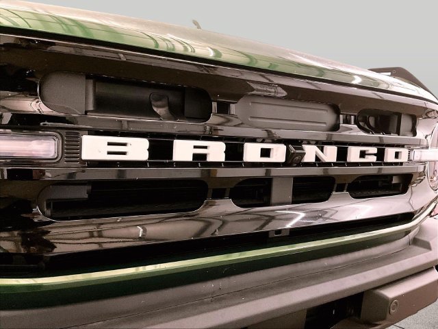 Used 2024 Ford Bronco Outer Banks w/ Sasquatch Package AWD/4WD image 29