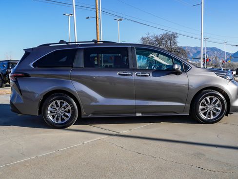 Certified 2024 Toyota Sienna XLE image 9