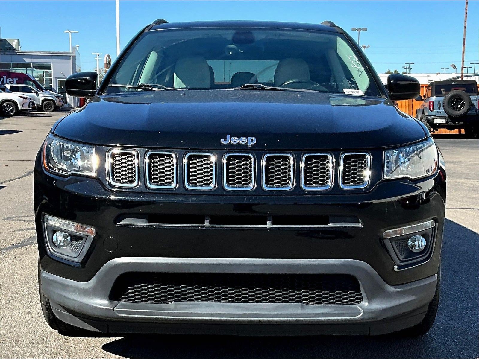 Used 2018 Jeep Compass Latitude w/ Popular Equipment Group FWD image 2