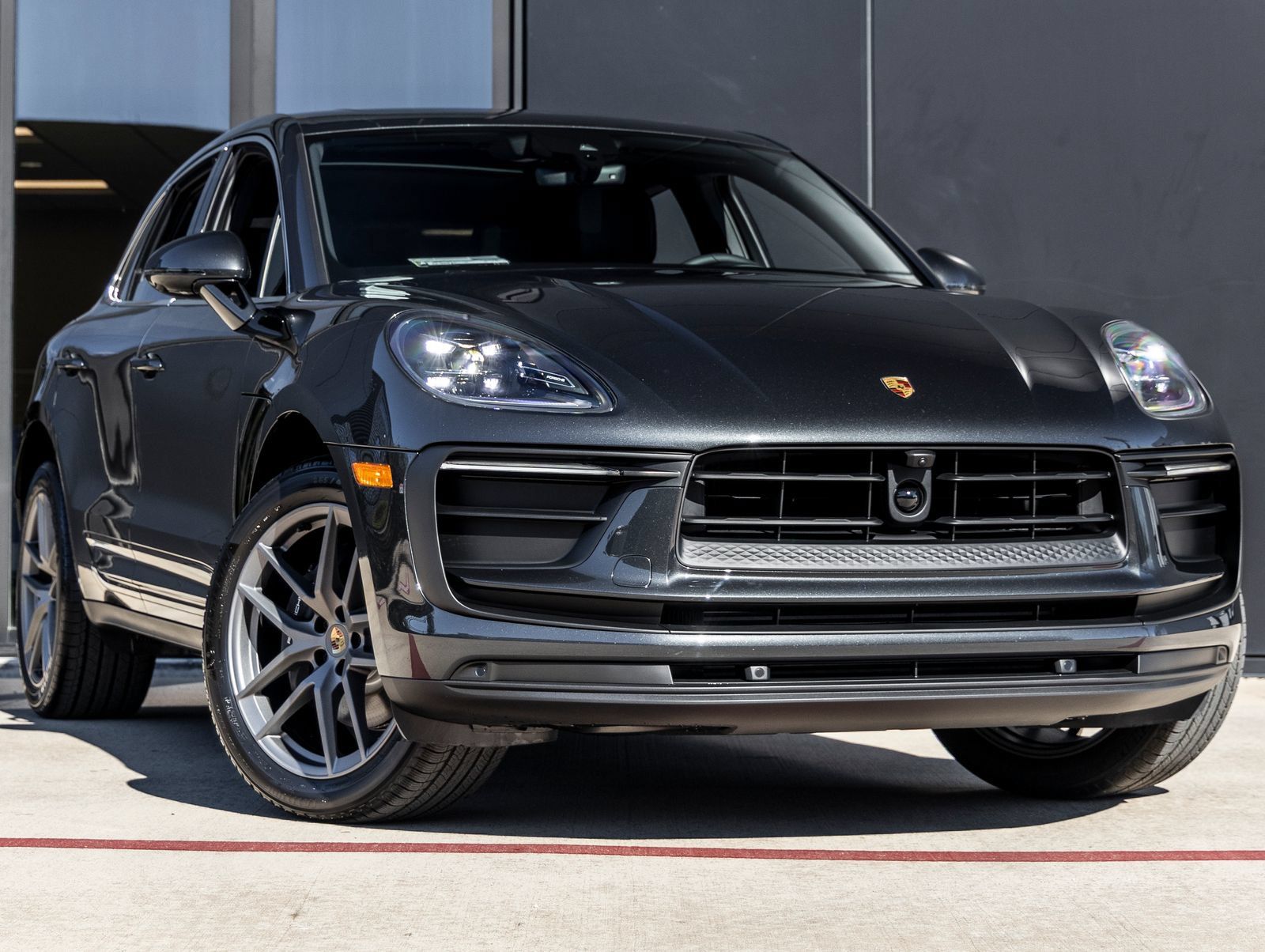 Certified 2026 Porsche Macan AWD/4WD image 6