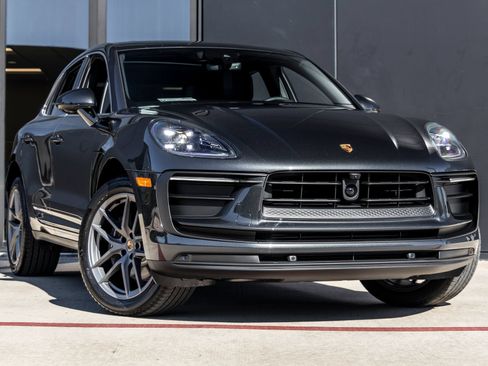 Certified 2026 Porsche Macan AWD/4WD image 6