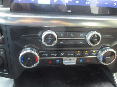 Used 2023 Ford F150 Lariat w/ FX4 Off-Road Package AWD/4WD image 16