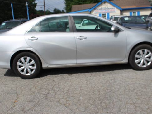 Used 2012 Toyota Camry LE image 4