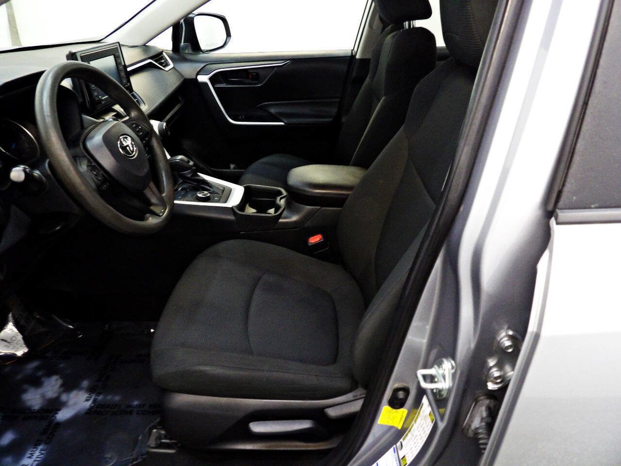Used 2021 Toyota RAV4 LE AWD/4WD image 8
