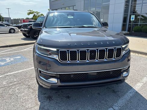 Used 2023 Jeep Wagoneer L 4WD w/ Premium Group I image 8