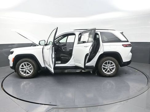 Used 2026 Jeep Grand Cherokee Laredo X AWD/4WD image 32