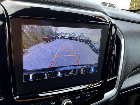 Used 2023 Chevrolet Traverse Premier AWD/4WD image 9
