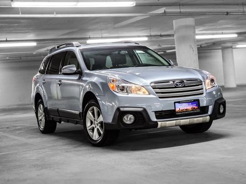 Used 2014 Subaru Outback 2.5i Limited w/ Moonroof Package AWD/4WD image 4