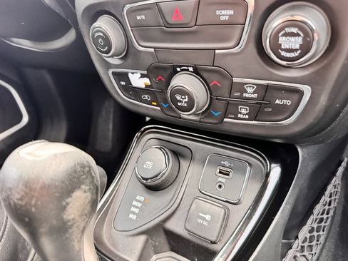 Used 2019 Jeep Compass Latitude AWD/4WD image 21