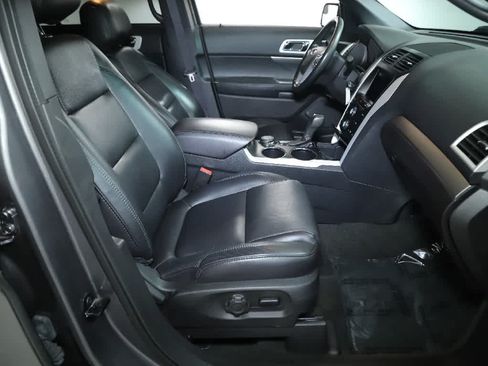 Used 2013 Ford Explorer XLT AWD/4WD image 38