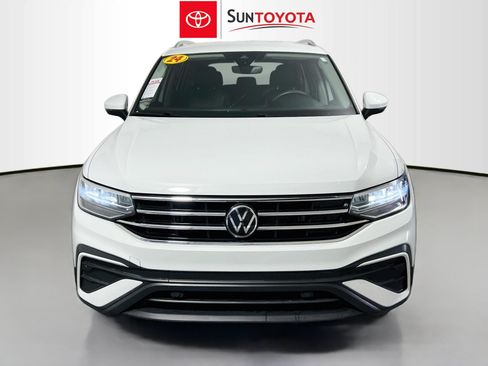Used 2024 Volkswagen Tiguan SE AWD/4WD image 10