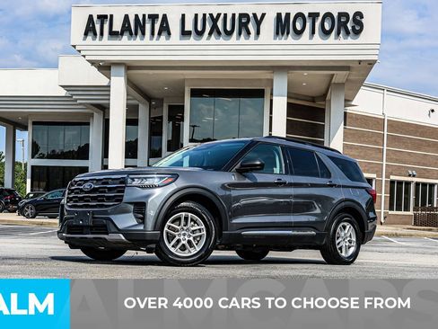 Used 2025 Ford Explorer Active RWD image 2