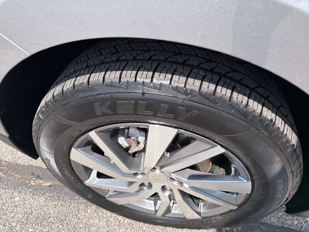 Used 2024 Chevrolet Equinox LT FWD image 32