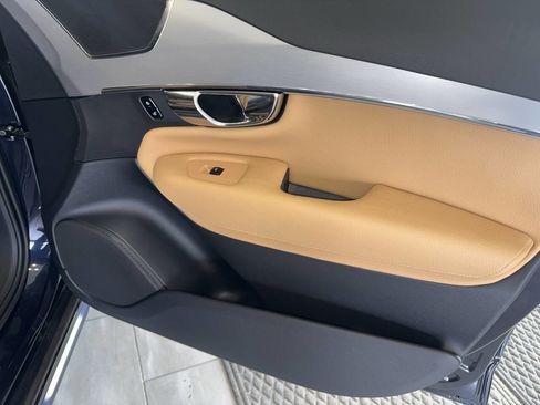 Used 2017 Volvo XC90 T6 Momentum w/ Vision Package image 24