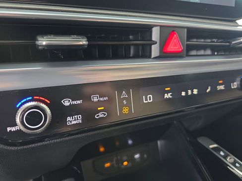 Used 2025 Kia Sorento SX Prestige w/ Olive Brown Leather Package image 16