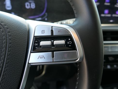 Used 2025 Kia Telluride LX FWD image 16