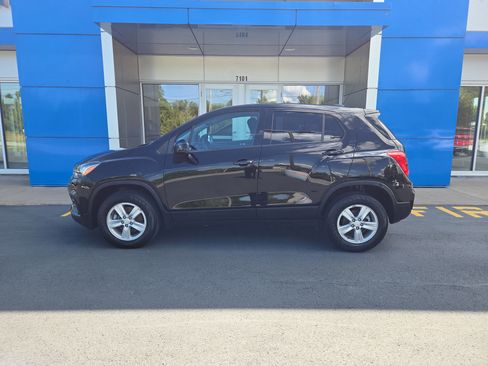 Used 2022 Chevrolet Trax LS w/ Tint and Cruise Package image 6