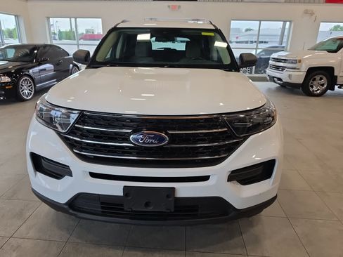 Used 2020 Ford Explorer XLT w/ Comfort Package AWD/4WD image 3