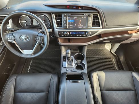Used 2018 Toyota Highlander Limited image 26