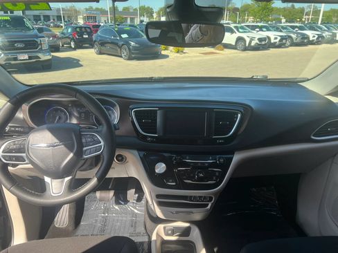 Used 2024 Chrysler Voyager LX FWD image 11
