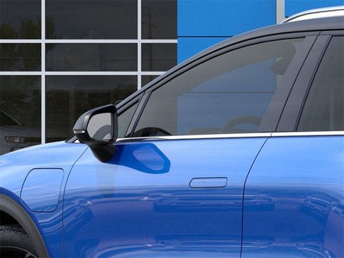 New 2026 Chevrolet Equinox EV LT image 13