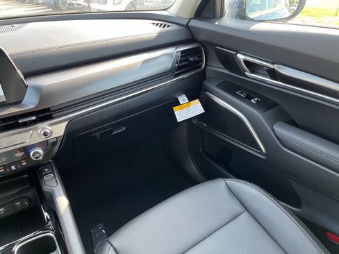 New 2025 Kia Telluride S image 21