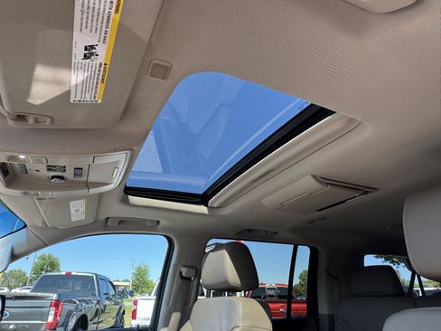 Used 2016 Chevrolet Suburban LT AWD/4WD image 18