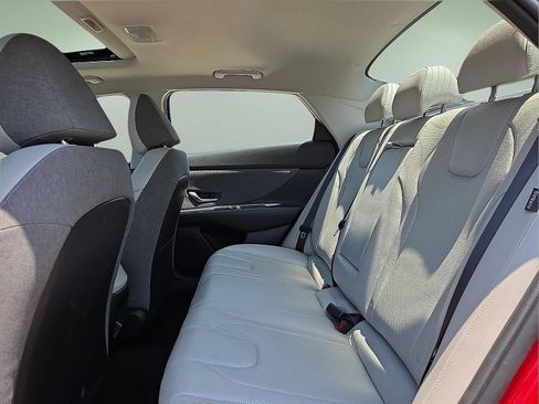 Used 2024 Hyundai Elantra Limited FWD image 10
