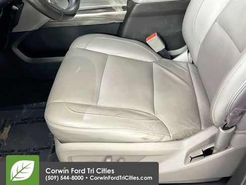 Used 2017 Chevrolet Suburban LT image 25