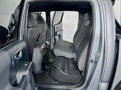 Used 2016 Toyota Tacoma TRD Sport image 29