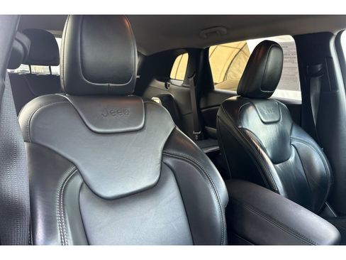 Used 2017 Jeep Cherokee Latitude w/ True North Edition image 19